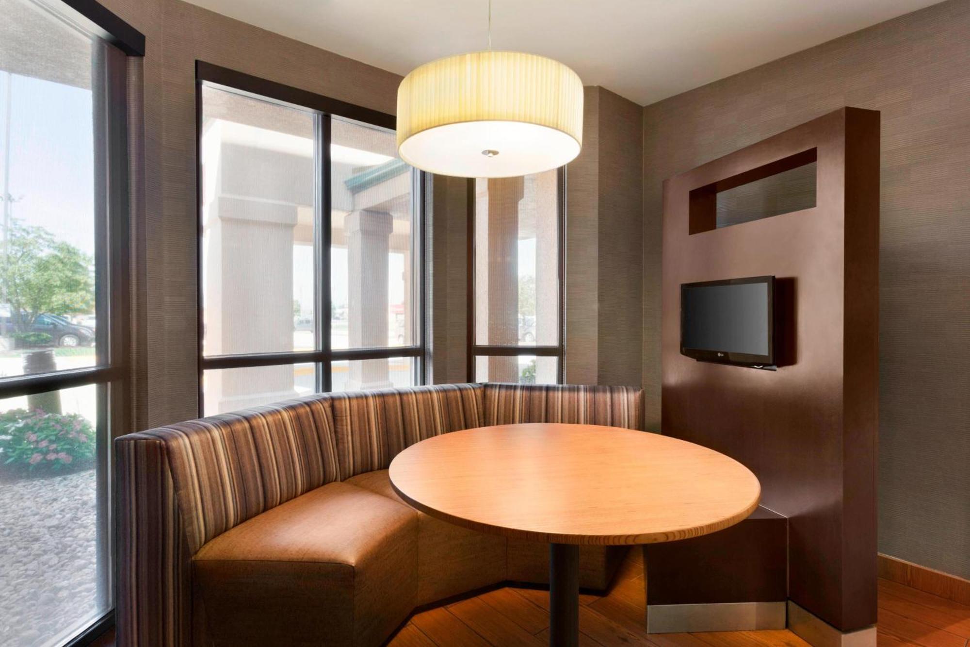 Hotel Courtyard By Marriott Bloomington Normal Exteriér fotografie