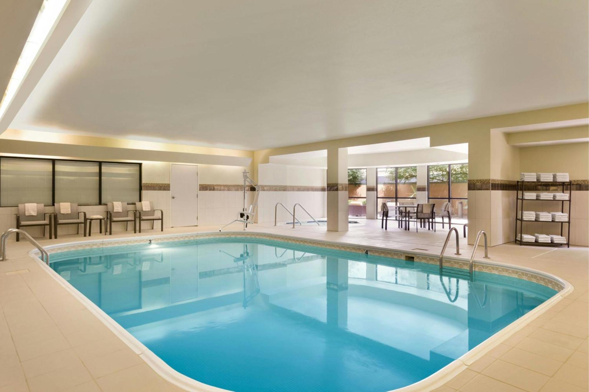 Hotel Courtyard By Marriott Bloomington Normal Exteriér fotografie
